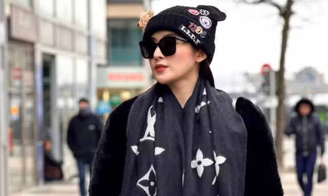 Huyền My và gia đình du lịch châu Âu ngày mùng 3 Tết