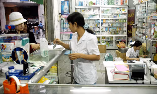 Năm 2020, 100% thuốc kháng sinh phải có đơn thuốc mới được bán. Ảnh: Hồng Vĩnh