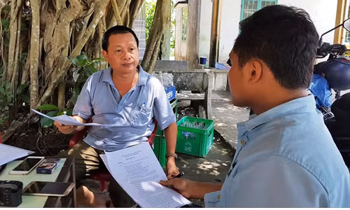 Ông Lê Quang Hiền bức xúc khi Cty thủy điện yêu cầu ông ký vào hợp đồng chuyển nhượng đất khi nhận tiền bồi thường