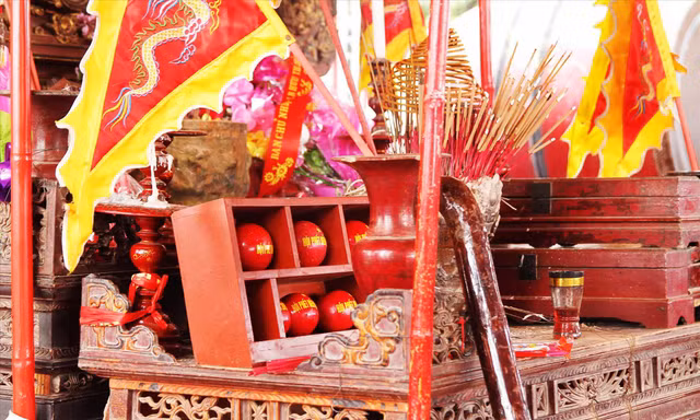Lễ tế phết tại đền Hiền Quan. Ảnh: Nguyên Khánh