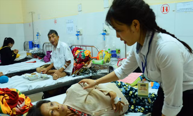 Bệnh nhân suy kiệt, thiếu thuốc tại BV Đa khoa tỉnh