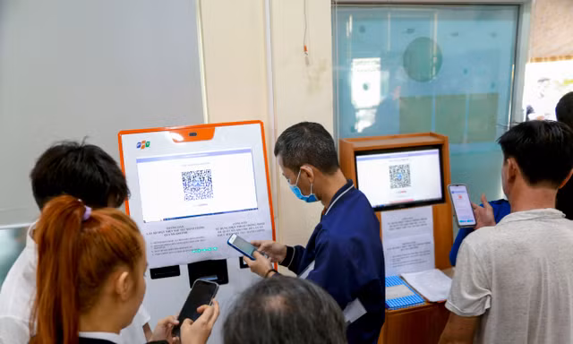Đà Nẵng: Một người "xí phần" 5 suất làm thủ tục đất, quận bỏ luôn bấm số thứ tự