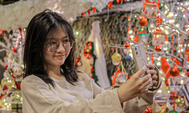 Giới trẻ Đà Nẵng nô nức đón không khí Giáng sinh sớm 