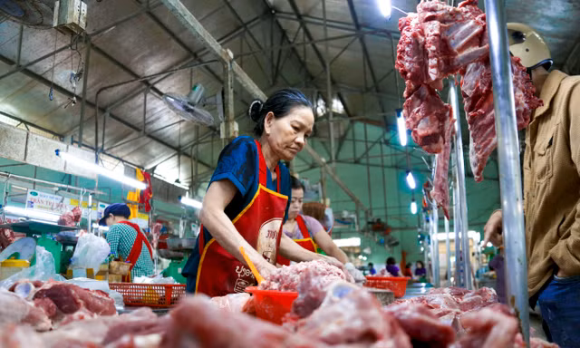 Lý do giá thịt lợn ‘đốt cháy’ thị trường 
