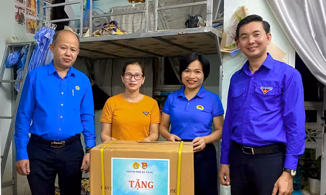 Trao hàng trăm suất quà đến thanh niên công nhân Đà Nẵng