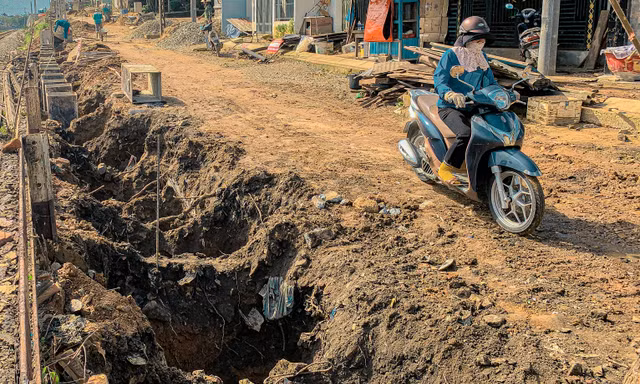 Dự án đường gom ở Đà Nẵng dài 1,2 km đội vốn lên 60 tỷ, thi công tốc độ 'rùa bò'