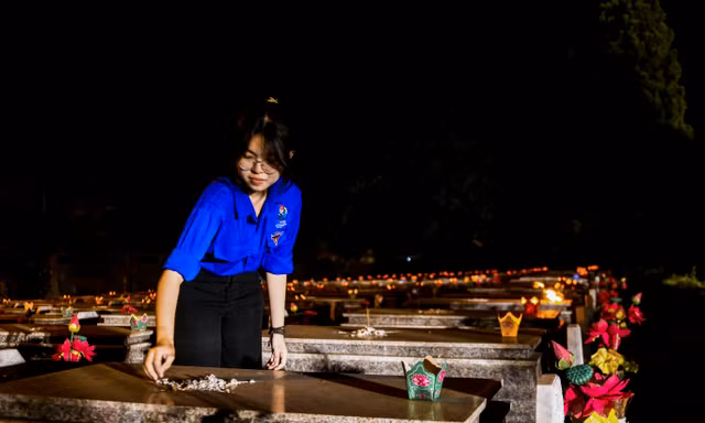 Tuổi trẻ Đà Nẵng, Bình Định thắp nến tri ân các anh hùng liệt sĩ