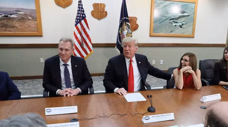 Những ngày đầu năm mới, Tổng thống Trump đã phải đau đầu với những vấn đề đáng lo ngại