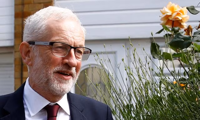 Chủ tịch Công Đảng Anh Jeremy Corbyn, lãnh đạo phe đối lập tại Anh, vừa bày tỏ sự bất bình đối với bình luận của Tổng thống Mỹ Donald Trump đối với vị trí Thủ tướng Anh