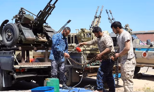 Liên Hợp Quốc cho biết, cuộc giao tranh giữa quân đội Tripoli và lực lượng miền đông của tướng Haftar đã khiến gần 10.000 người phải đi sơ tán