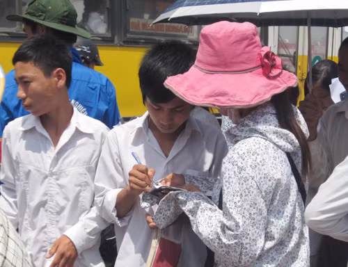 Giả danh bán tăm tre nhân đạo lừa thí sinh