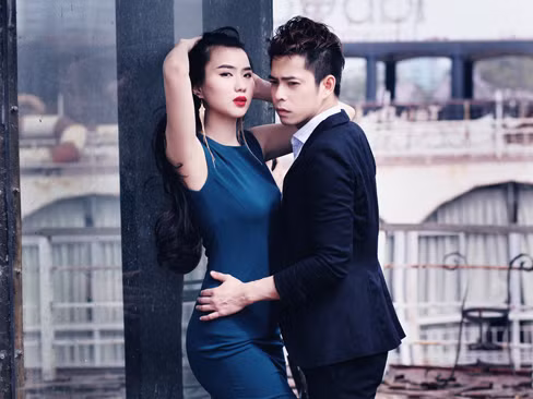 Người mẫu Huyền Thư 'tình tứ' với bạn của chồng