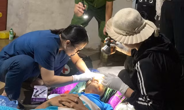 Nữ trạm trưởng vượt rừng trong đêm cứu nạn nhân vụ sạt lở ở Nậm Tông 