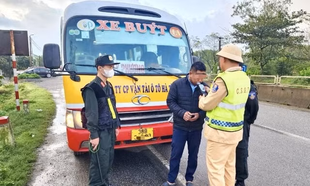 Tài xế xe buýt chạy quá tốc độ, vi phạm nồng độ cồn 