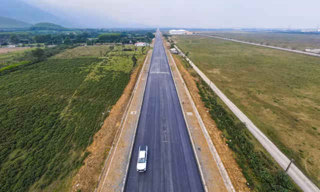 Cận cảnh tuyến đường 9 km đầu tư hơn 450 tỷ đồng ở Hà Tĩnh