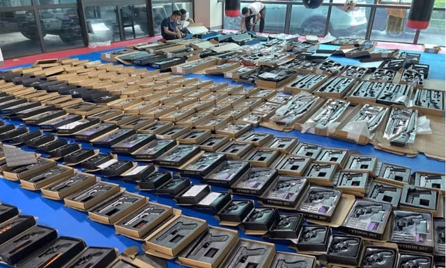 Triệt phá đường dây mua bán vũ khí ‘nóng’, thu hơn 500 khẩu súng
