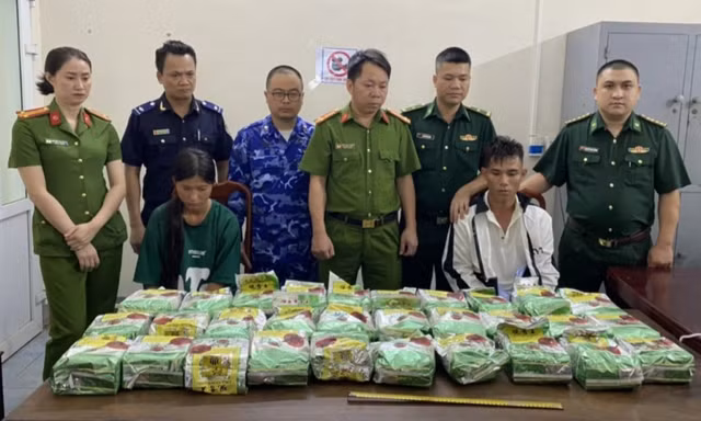 Cặp vợ chồng bị bắt khi vận chuyển 30kg ma túy