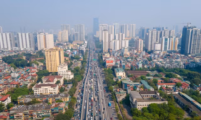 Hà Nội ngày càng quá tải về hạ tầng. Trong ảnh: Đường vành đai 3 trên cao hướng về Mỹ Đình – Cầu Giấy. Ảnh: Như Ý