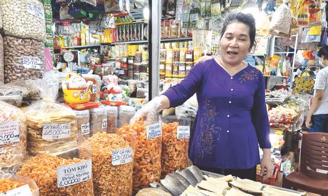 Sức mua sau Tết giảm sâu, tiểu thương than 'dọn hàng kinh doanh ế ẩm cũng nản lắm'