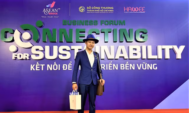 Doanh nhân trẻ Phạm Hoài Nguyên Anh trong một sự kiện 