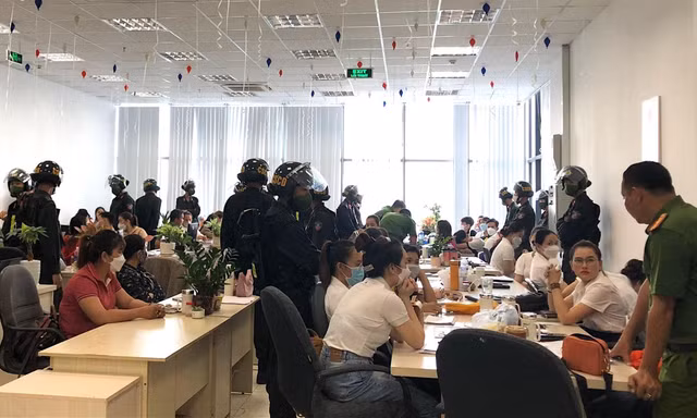 Công an kiểm tra hành chính tại Công ty Tài chính TNHH MTV Mirae Asset Chi nhánh Quảng Nam