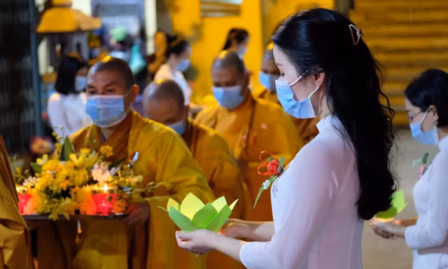  Không tập trung đông người trong đại lễ Vu lan. Ảnh: HOÀNG MẠNH THẮNG 