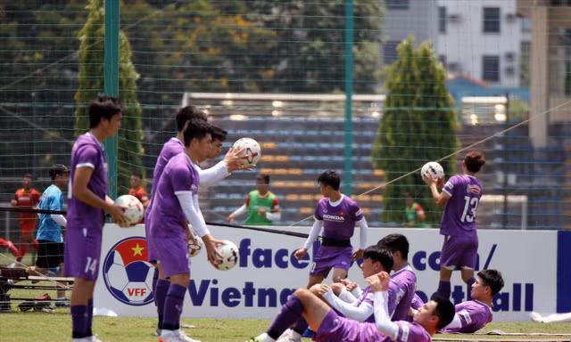 Đội tuyển Việt Nam nỗ lực tập luyện hướng tới giành vé vào vòng loại cuối World Cup 2022. Ảnh: Anh Đoàn 