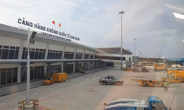 Cảng hàng không Quốc tế Cam Ranh. Ảnh: LỮ HỒ