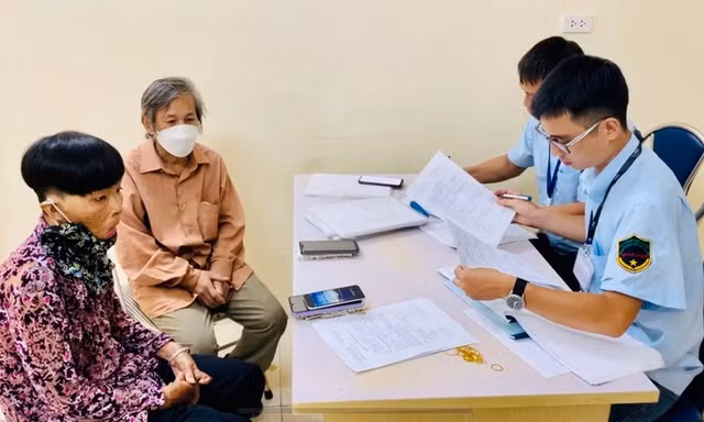 Giả danh người lang thang, cơ nhỡ