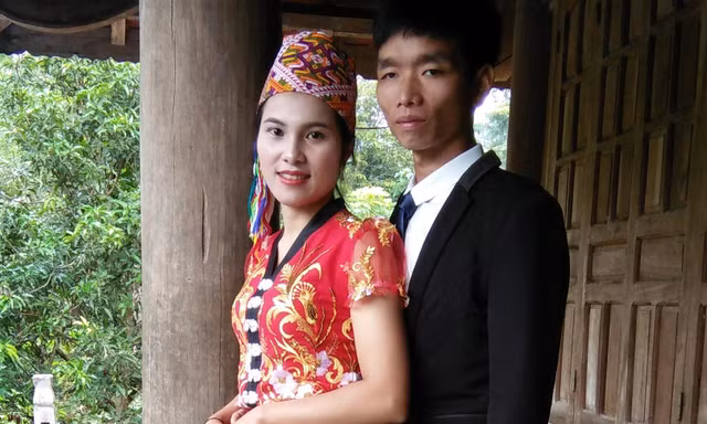 Khu Văn Tuyền và Y Hiệp 