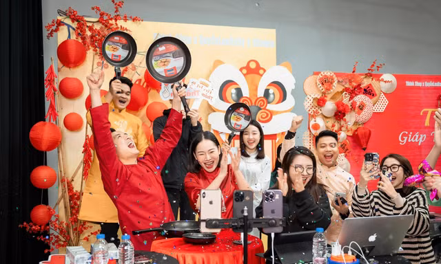 Bùng nổ đơn hàng trong phiên livestream 