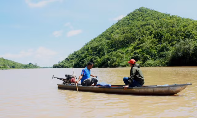 Đoạn sông Ba uốn lượn quanh đèo Tô Na với núi non trùng điệp 