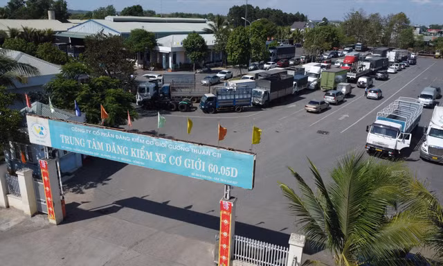 Tái diễn tình trạng quá tải tại các trung tâm đăng kiểm ở Đồng Nai