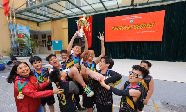 Các chuyên gia nói rằng, tham gia các hoạt động giao lưu là một cách giảm căng thẳng cho học sinh. Ảnh: Quỳnh Anh 