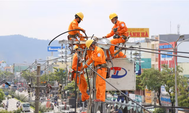 EVN lỗ hơn 28.000 tỷ đồng sau 8 tháng 