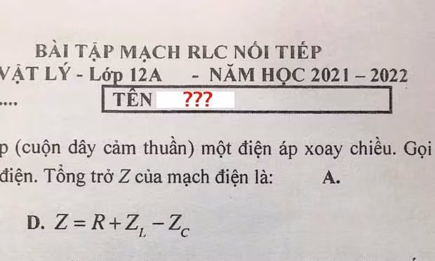 Giáo viên phát phiếu bài tập cho học sinh, xem phần điền tên khiến tất cả "rơi nước mắt"
