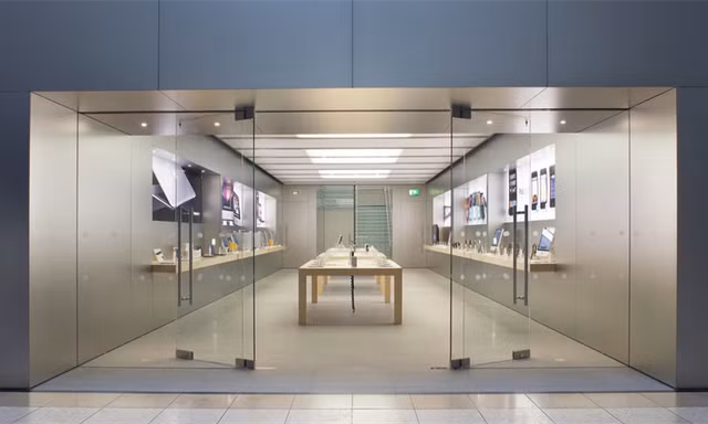 Một cửa hàng Apple tại Anh "tiên tri" ngày ra mắt của iPhone 15 series?