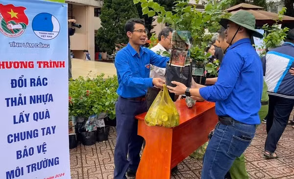 Ngày Chủ nhật xanh lần thứ 4: Tuổi trẻ Lâm Đồng tổ chức nhiều hoạt động sôi nổi