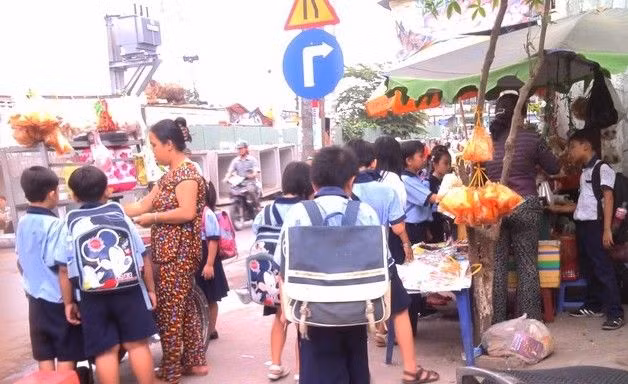 Hà Nội xuất hiện thủ đoạn lừa đảo mới "học sinh nợ tiền mua hàng"