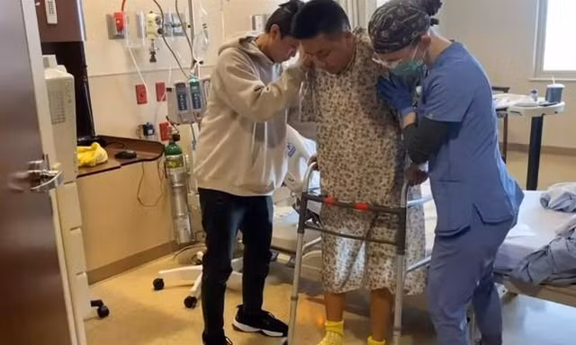 Hành trình tăng chiều cao lên 1m8 của Khoa Pug: Tập đi bằng nạng đầy mệt nhọc sau ca phẫu thuật