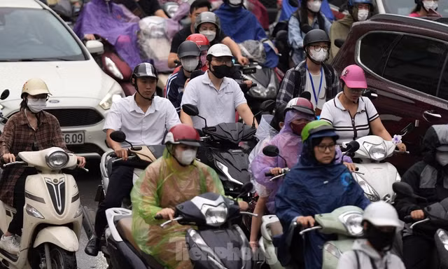 Dịp nghỉ lễ nắng nóng khốc liệt nhưng miền Bắc vẫn có khối không khí lạnh yếu tác động