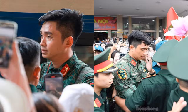 Thượng úy Lê Hoàng Hiệp thu hút sự chú ý đặc biệt của giới trẻ tại ga Hà Nội