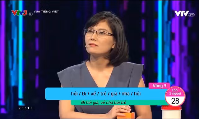Show "Vua Tiếng Việt" gây tranh cãi khi giải nghĩa thành ngữ "Đi hỏi già, về nhà hỏi trẻ"