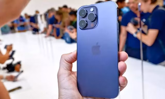 Ngắm iPhone 14 Pro Deep Purple "bằng xương bằng thịt": Phiên bản màu sắc được mong chờ nhất
