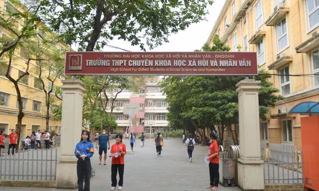 Trường chuyên đầu tiên ở Hà Nội thi vào lớp 10, đề Văn hỏi về lý tưởng sống của thế hệ trẻ