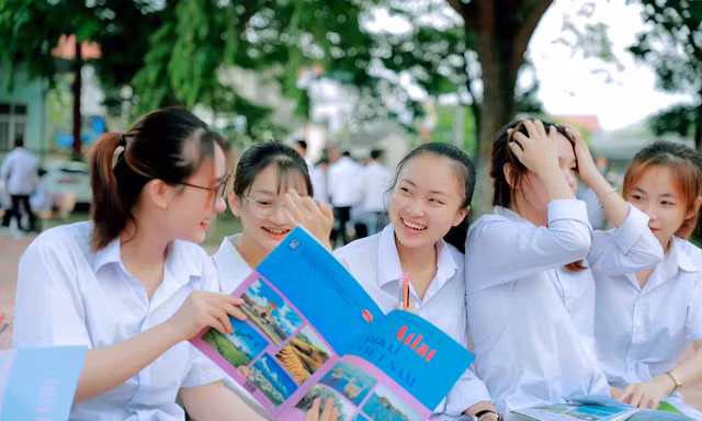 Đề thi tổ hợp môn Khoa học xã hội và Khoa học tự nhiên kỳ thi tốt nghiệp THPT