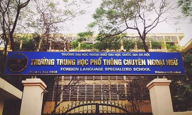 Thi vào lớp 10 Chuyên: Chuẩn bị làm bài môn Toán thì chuyển thi Văn, nhà trường nói gì?