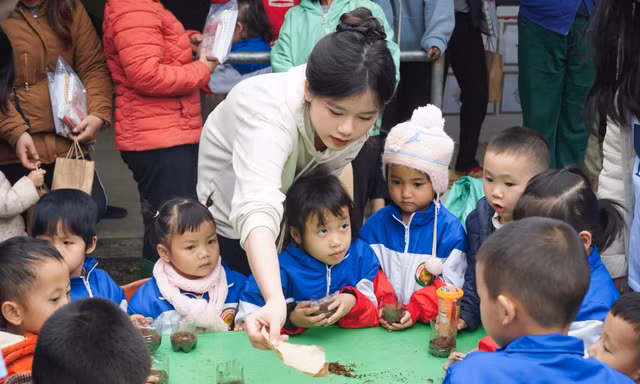 Ngày Tình Nguyện 2024: Nâng cao ý thức bảo vệ môi trường cho các em nhỏ vùng cao