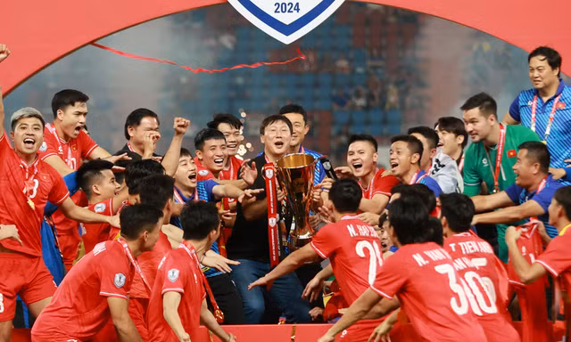 HLV Kim Sang Sik sẽ dẫn dắt ĐT “các ngôi sao Đông Nam Á” đấu với Manchester United