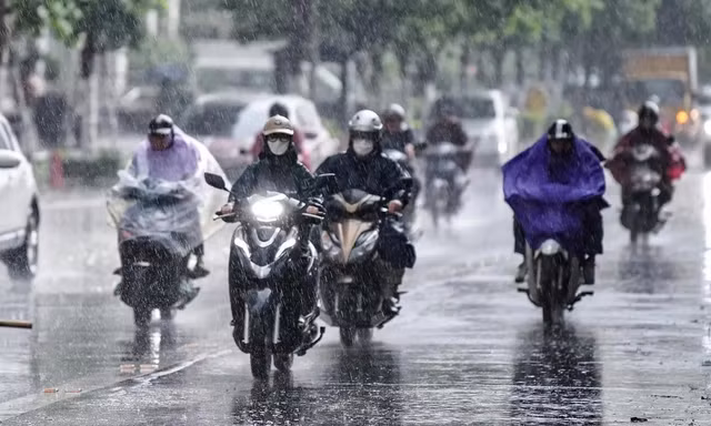 Miền Bắc sắp có đợt không khí lạnh mang theo mưa dông sau đợt nắng nóng gay gắt